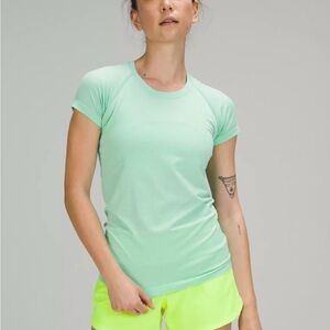 Lululemon Mint Green Short Sleeve Athletic Top- size 2